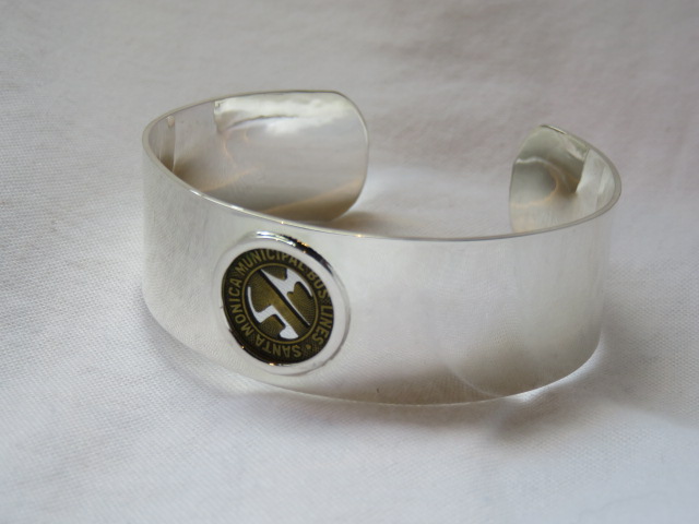 「TURN ME ON」　SANTA MONICA トークンコインリング＆バングル